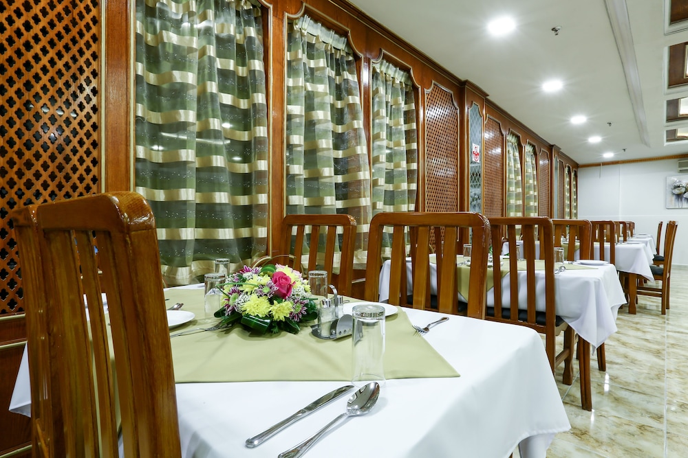 La Villa Suites Hotel 30/48