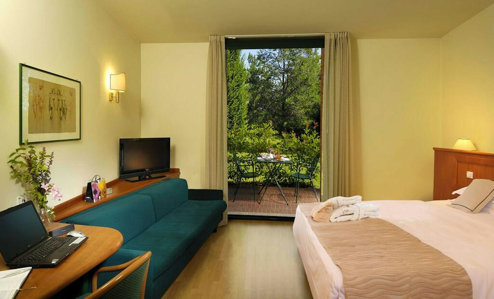 Phi Hotel Emilia 7/26