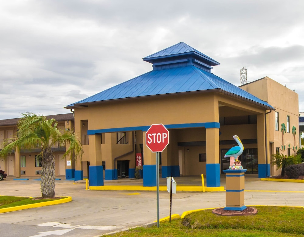 Americas Best Value Inn Suites Pensacola 24/30