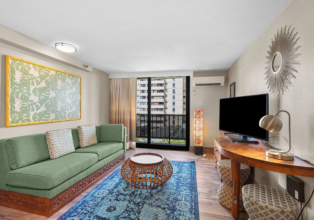 Castle Bamboo Waikiki 40/73