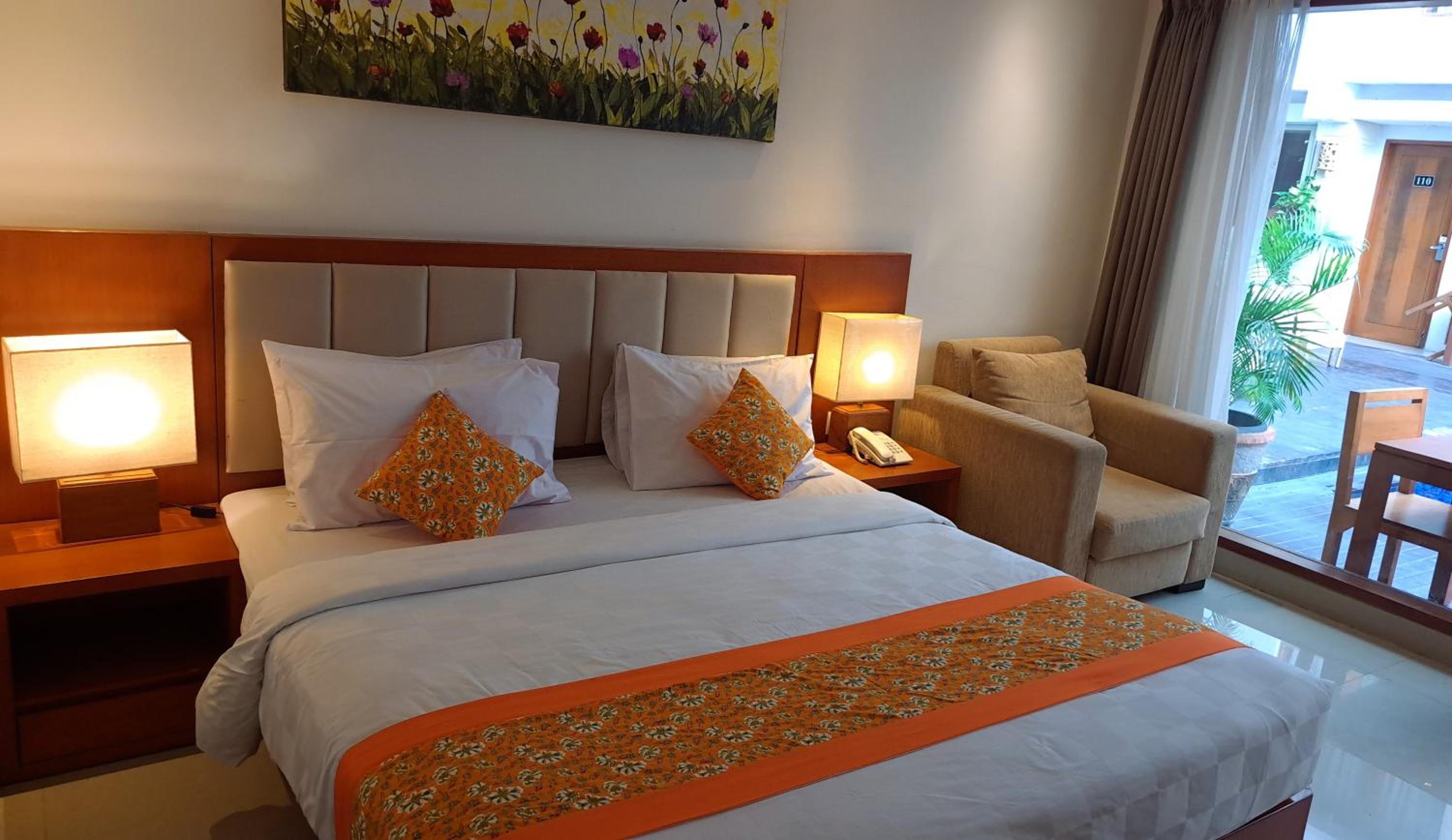Deluxe, King Bed, Pool Access