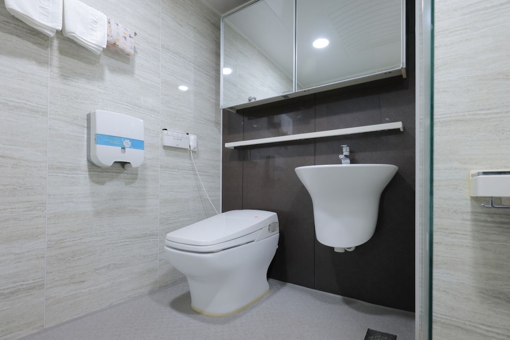 Elysian Hotel 50/50