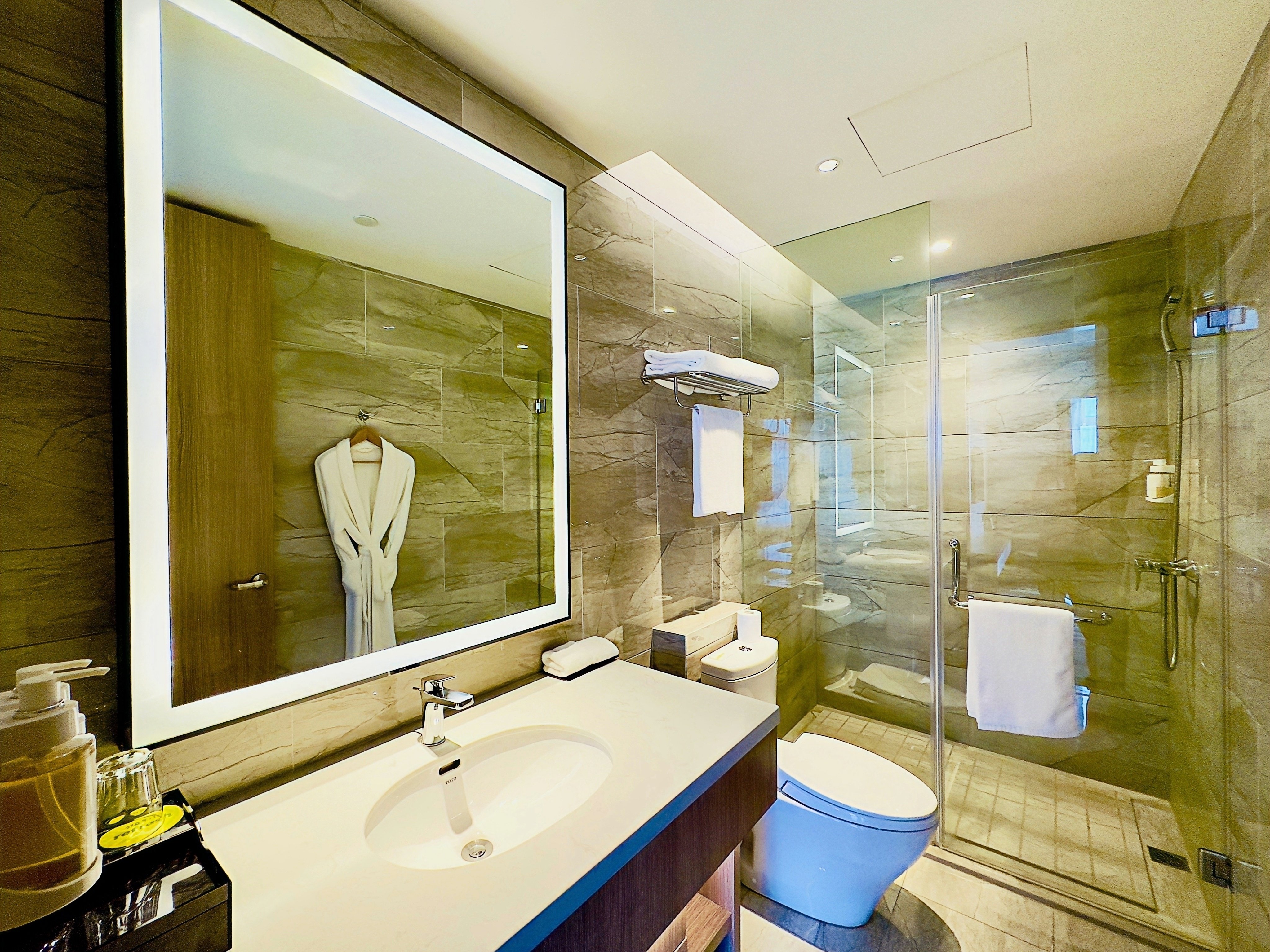 Holiday Inn Nantong Oasis International 76/78