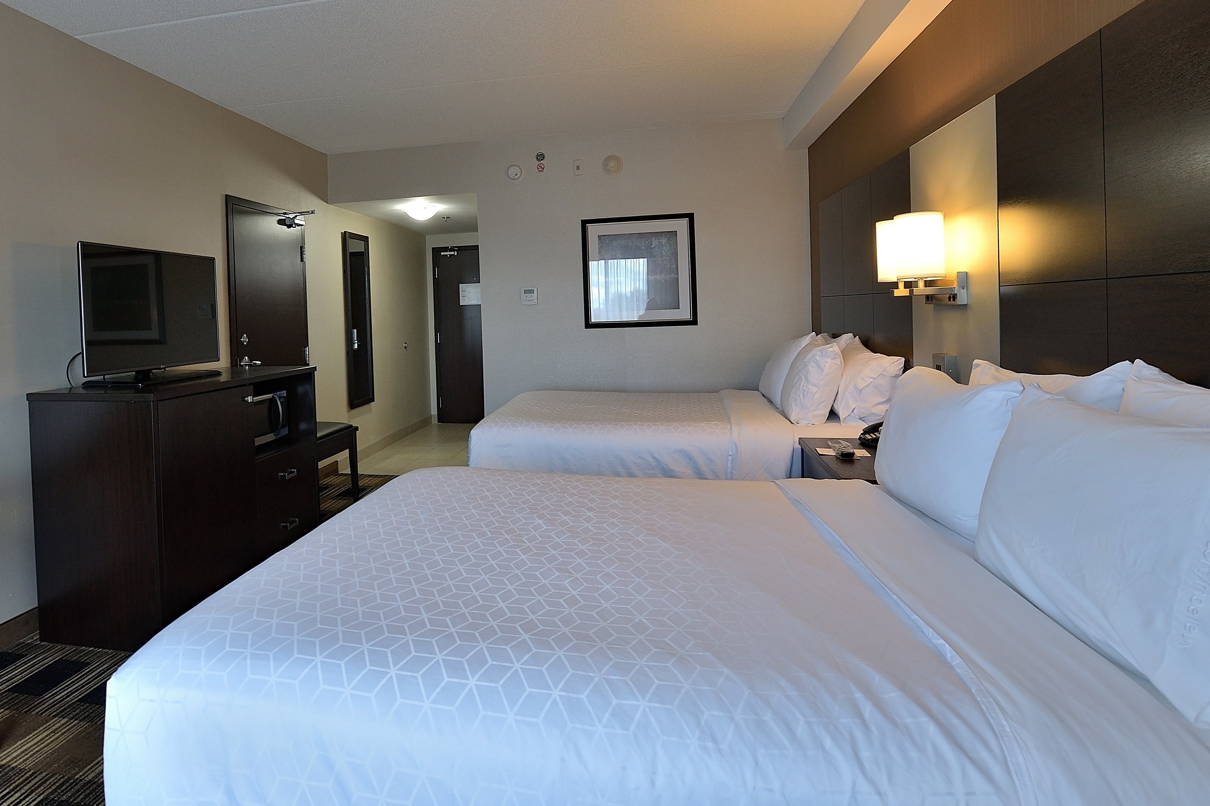Holiday Inn Express And Suites Ottawa East Orleans 23/70