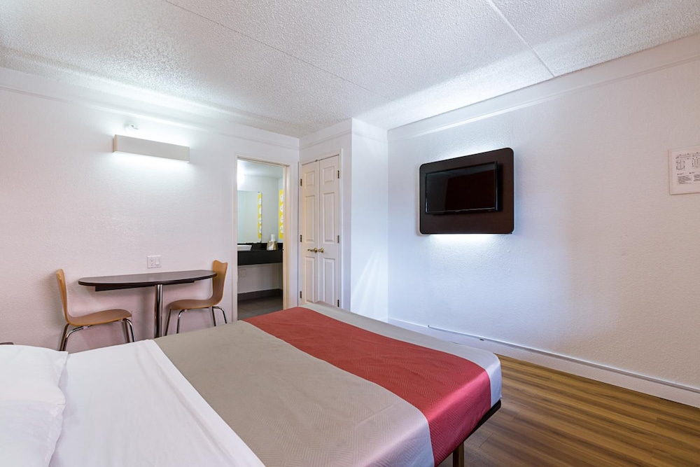 Motel6 Dallas, TX - Market Center 14/45