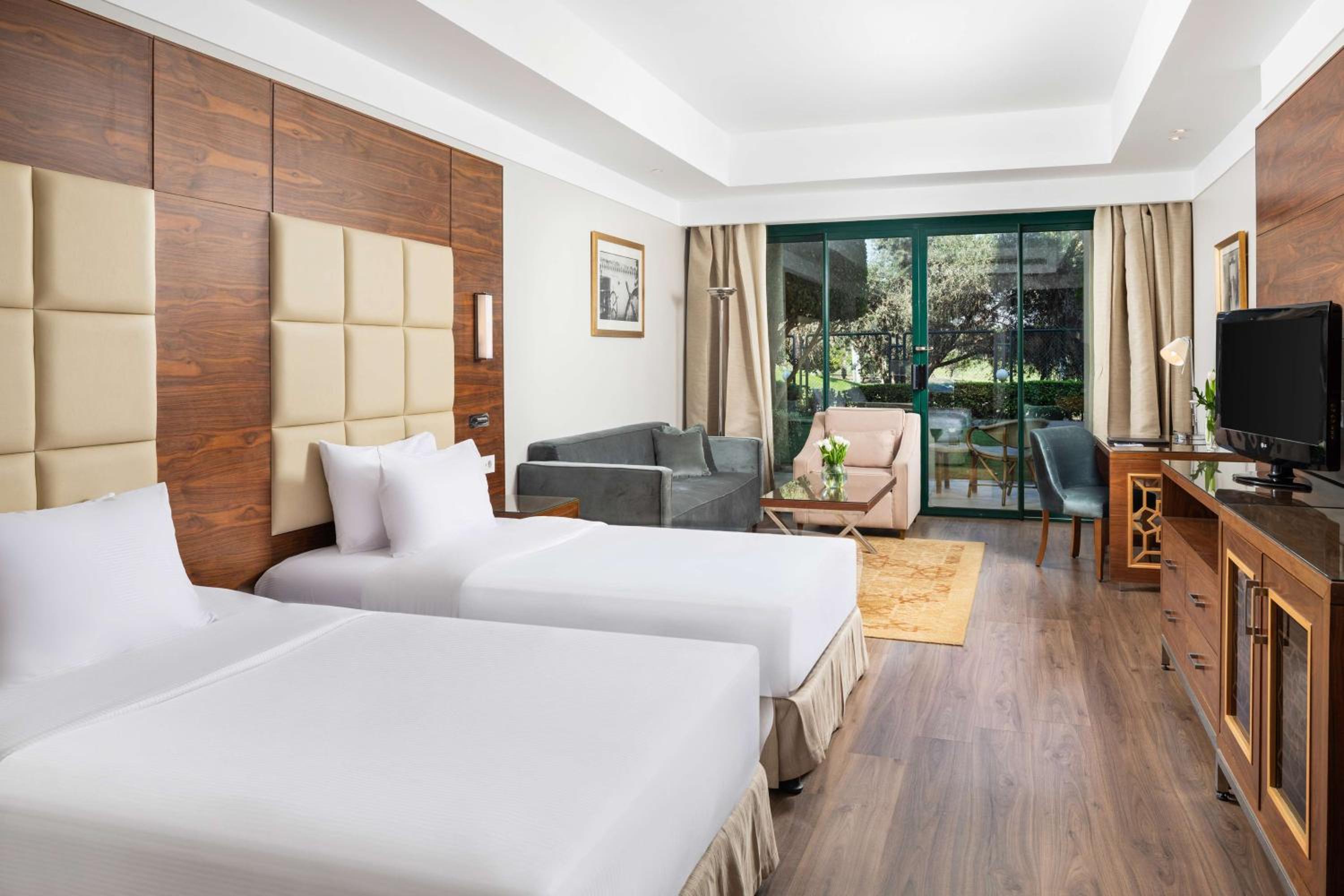 غرفة تنفيذية مفردة، Hilton Pyramids Golf Resort 5/12