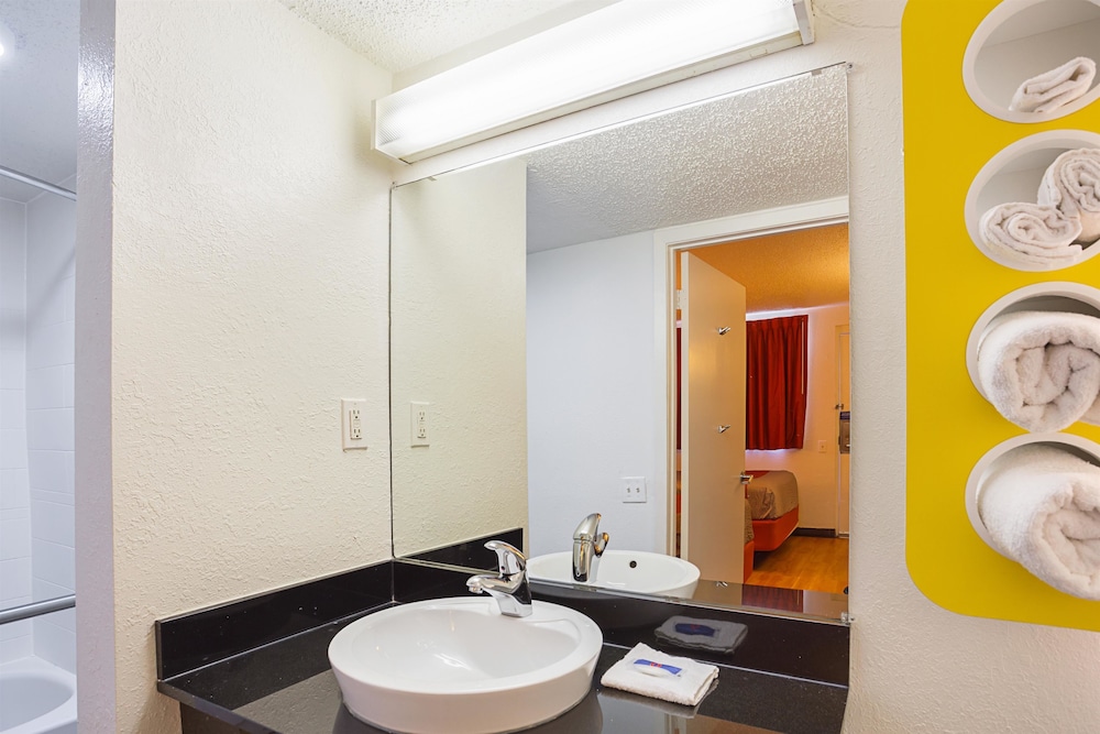 Motel6 Jackson, MS 56/61