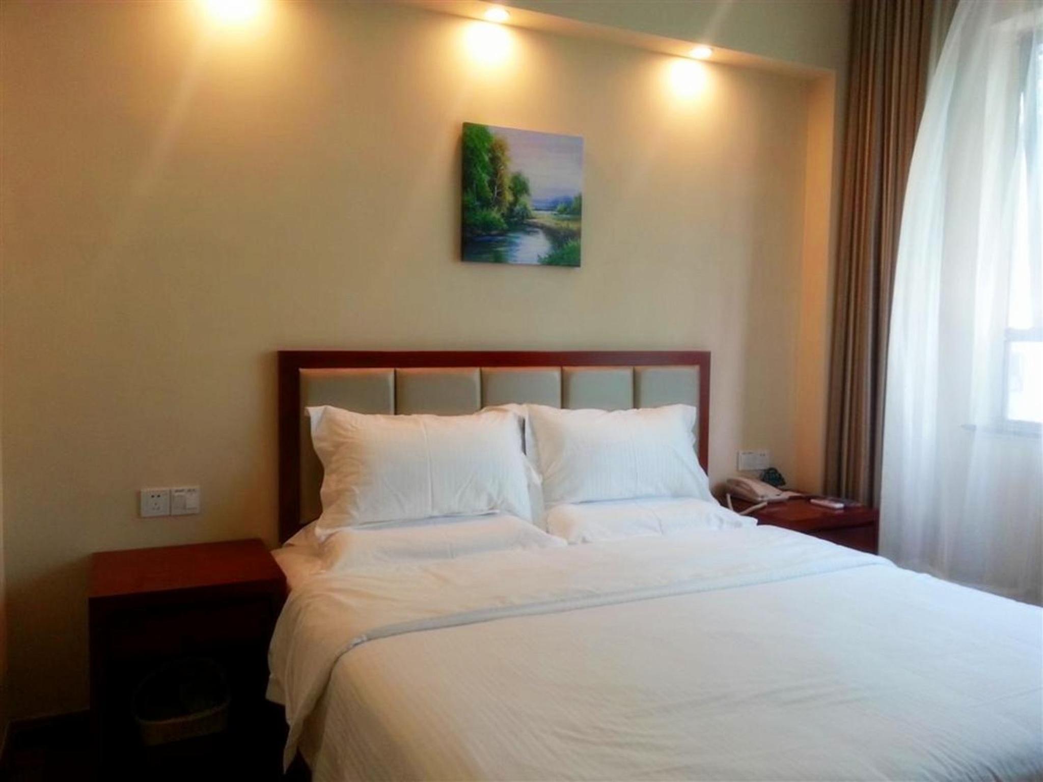 ROOM, SINGLE