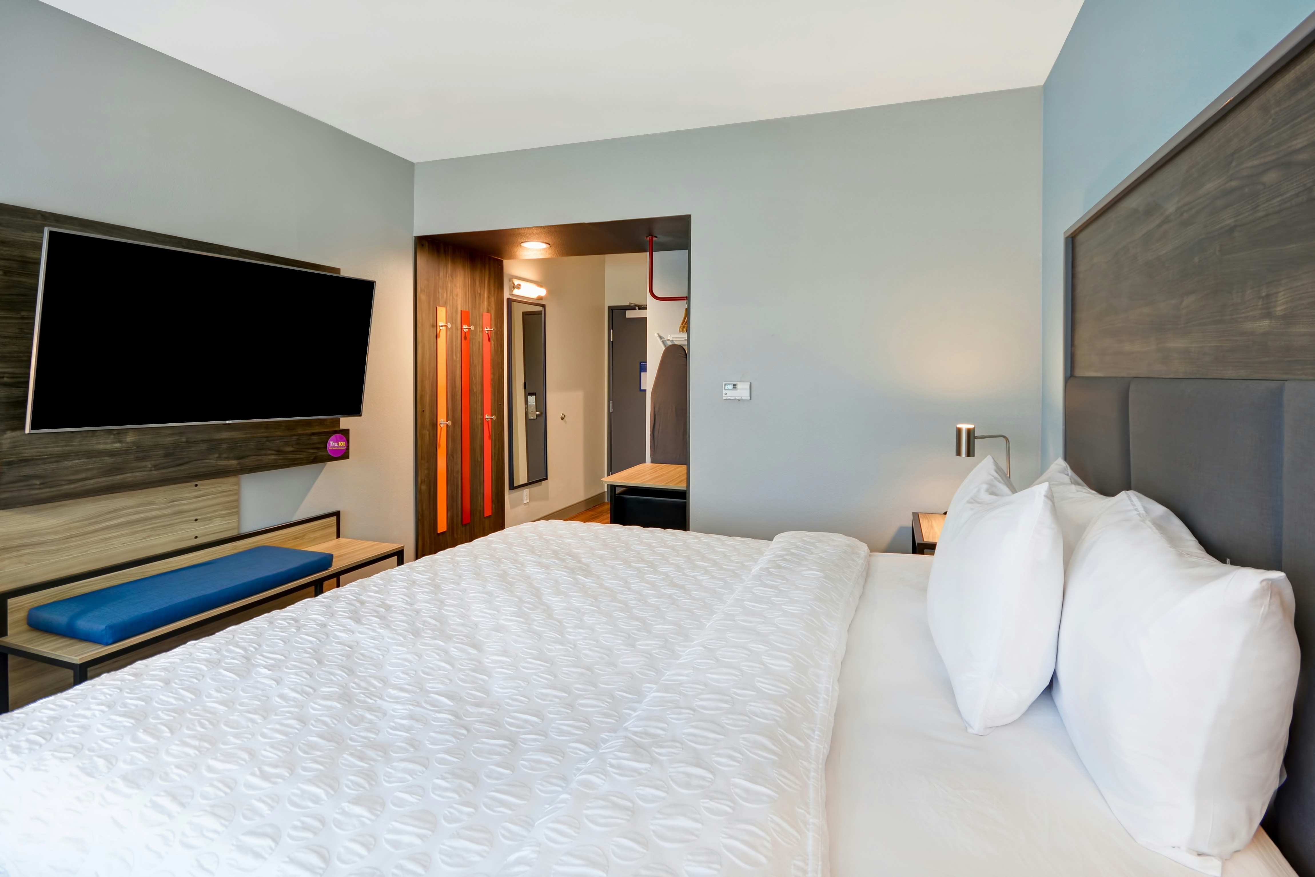 ROOM, KING BED