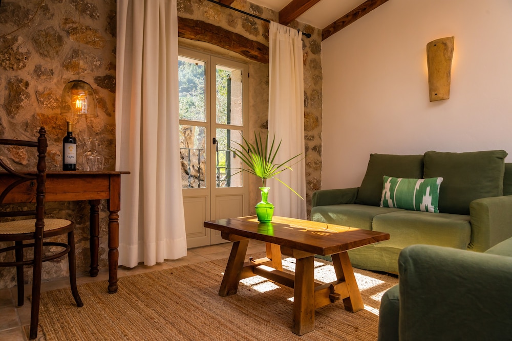 FINCA HOTEL ALBELLONS PARC NATURAL 43/70