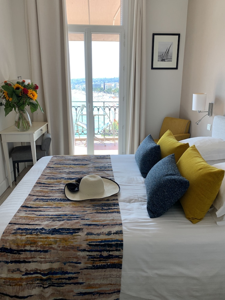 SUPERIOR, DOUBLE BED, SEA VIEW, BALCONY
