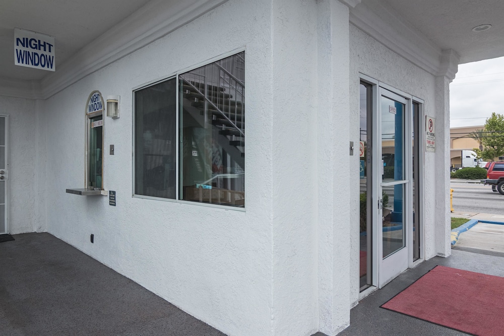 Motel6 Norwalk, CA 3/43