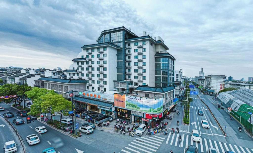 Vienna Hotel (Yangzhou Wenchang Pavilion) 5/40