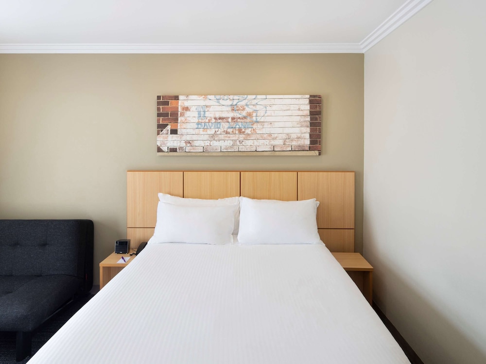 Mercure Sydney Blacktown 23/72
