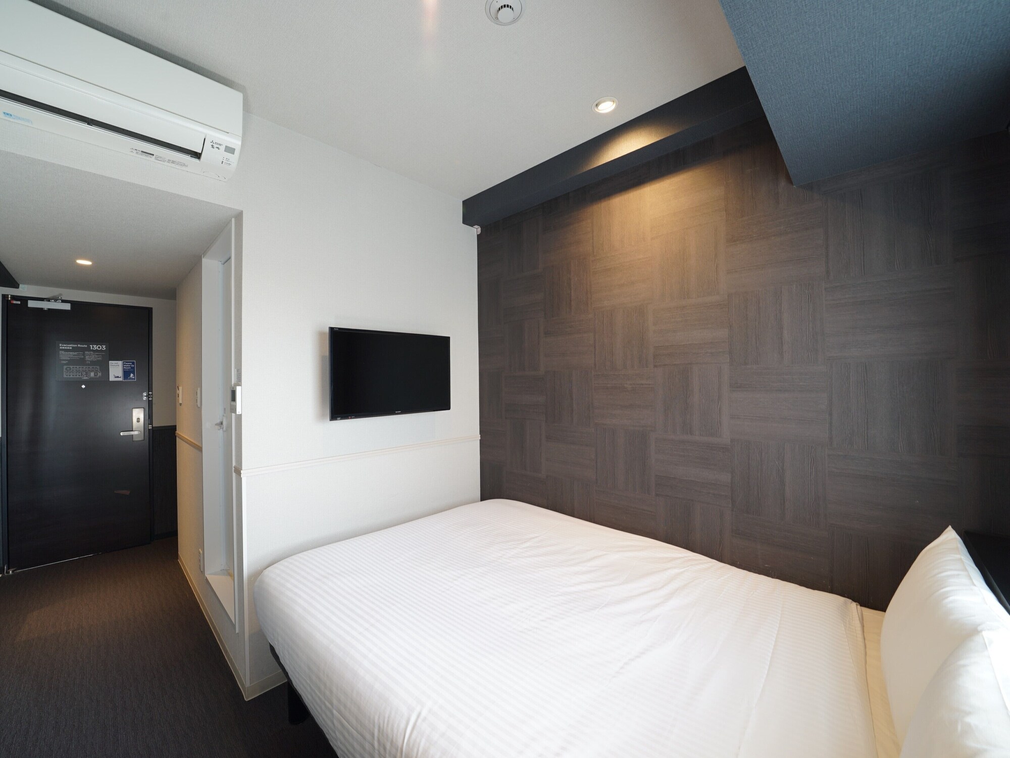 SEMI ROOM, STANDARD, SEMI DOUBLE BED