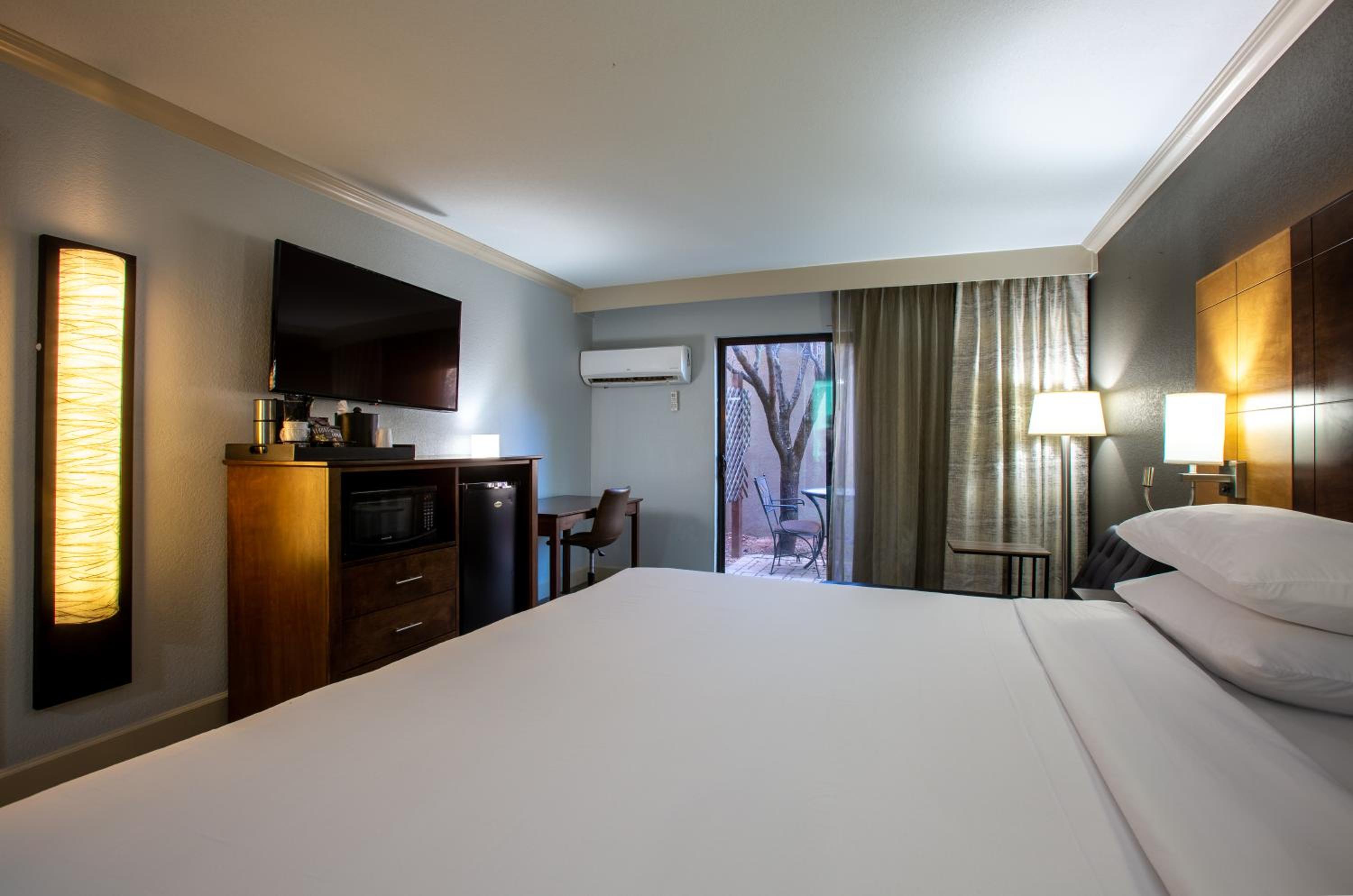 Wellness, Suite, King Bed, Accessible