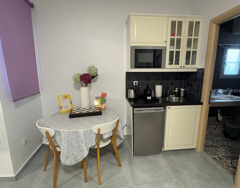Connect Suites 6/48