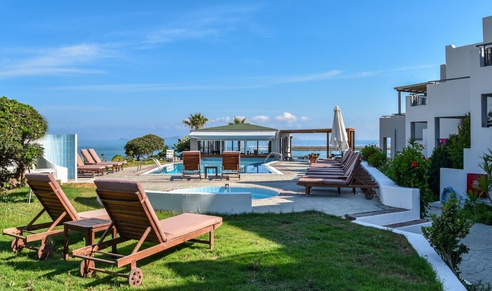 Yria Beach Hotel 55/61