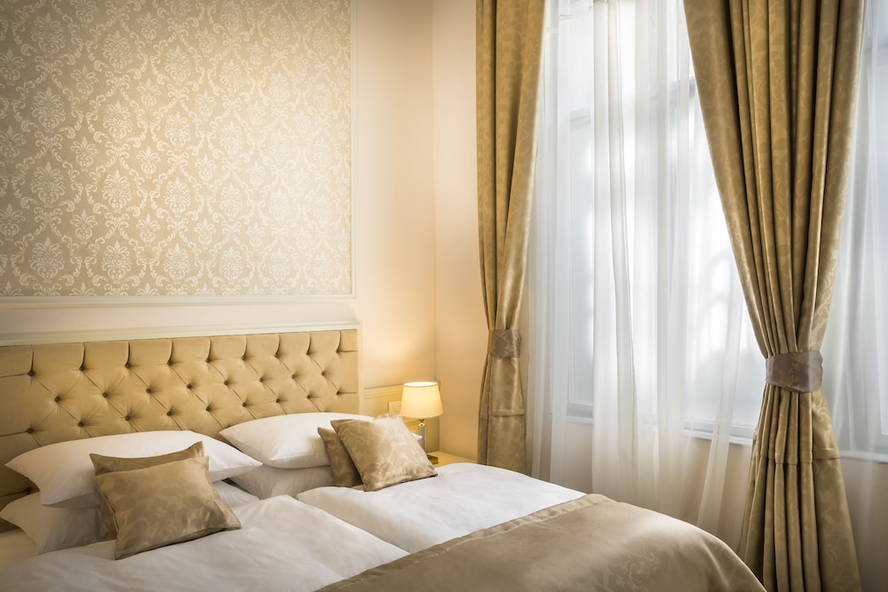 Hotel Bellevue 10/50