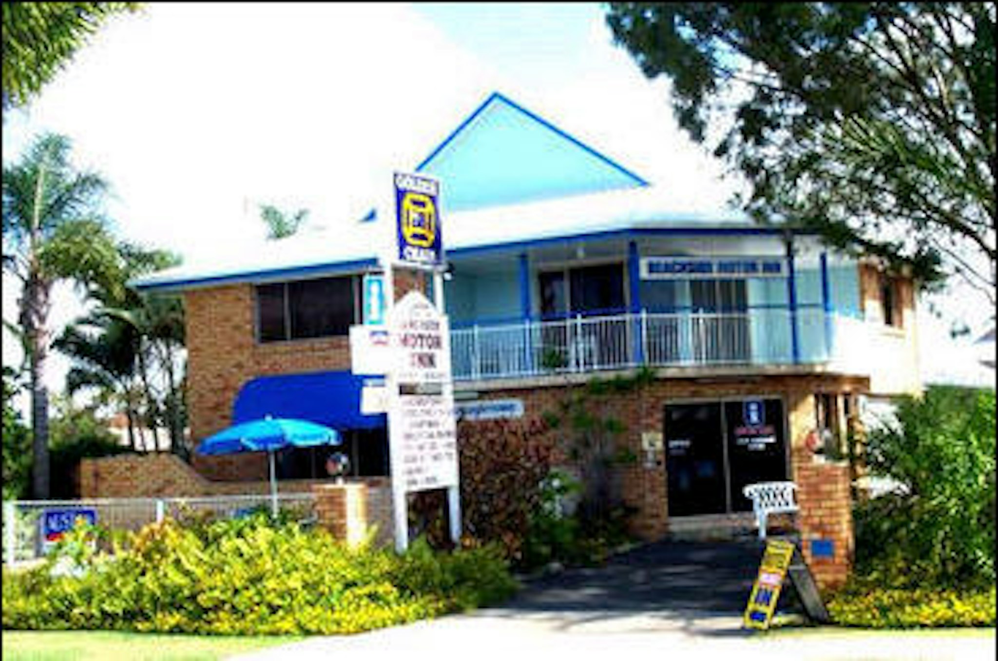 BEACHSIDE MOTOR INN 26/27