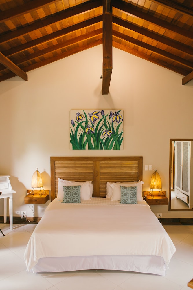 Traditional, Queen Bed