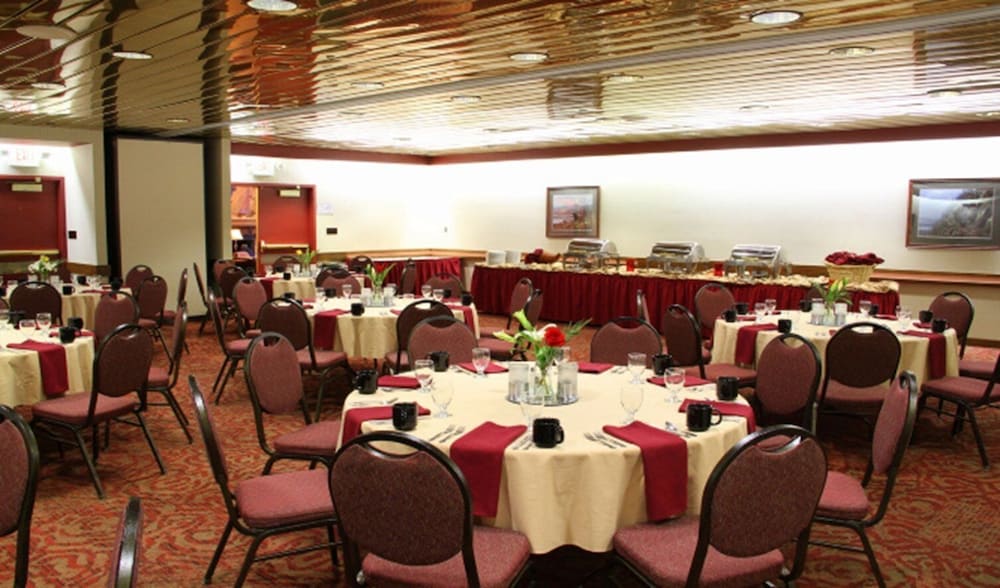 Field & Stream Lodge Bozeman 39/53