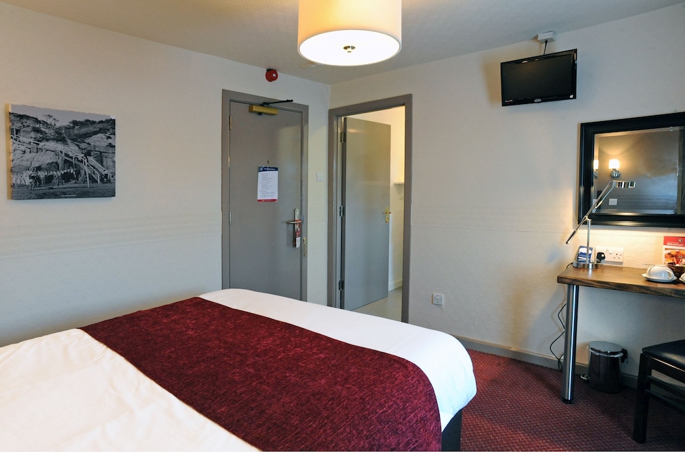 Spy Glass & Kettle Hotel 4/41