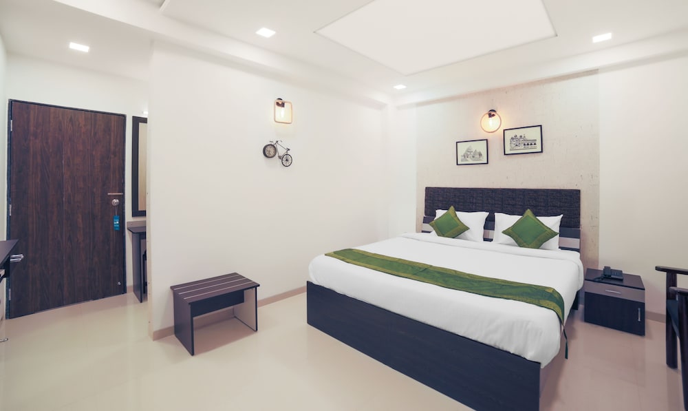 Deluxe, King Bed