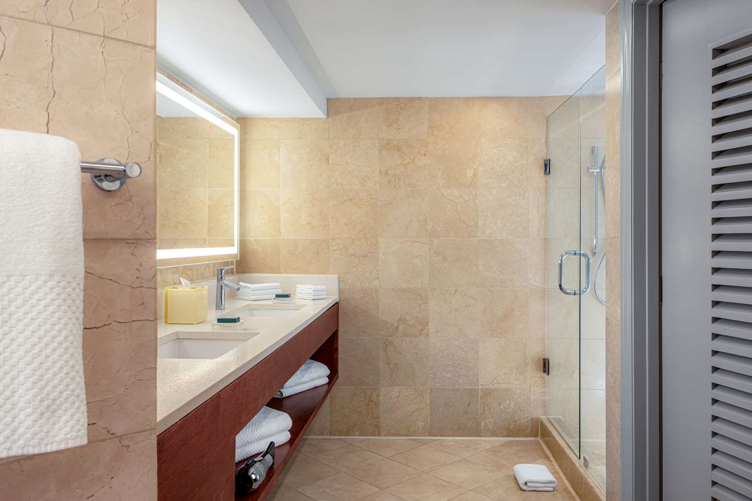 Suite, King Bed, Ocean View, Aruba Tower