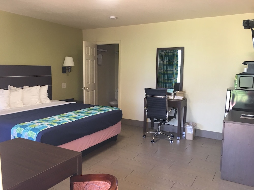 American Inn Punta Gorda 7/35