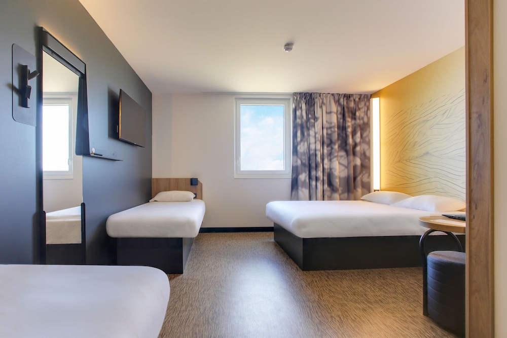 Room, Quadruple, Double and Twin Beds