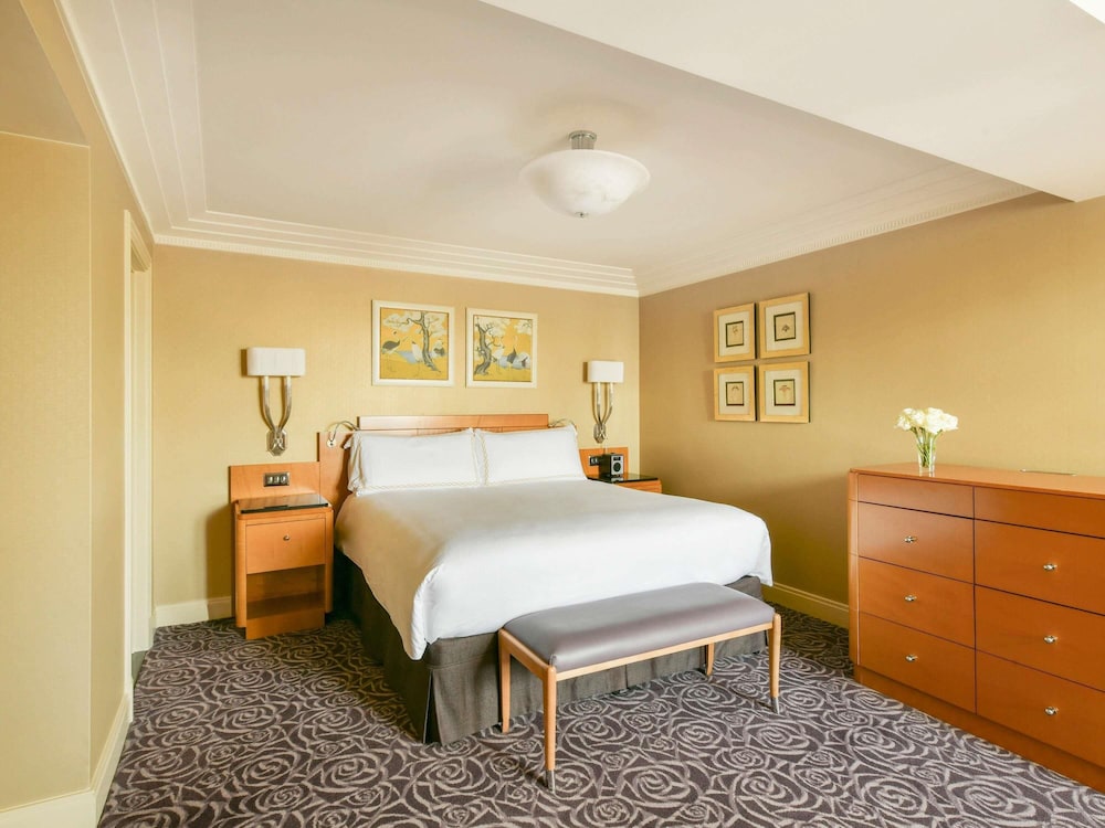 1 Bedroom, Suite, Partial River View، The Savoy Hotel 5/9