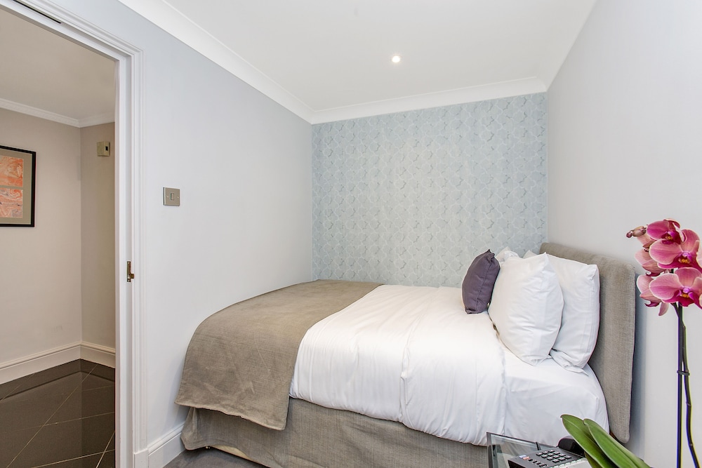 Mayfair House 36/58
