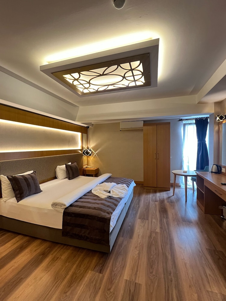 The Green Park Hotel 7/50