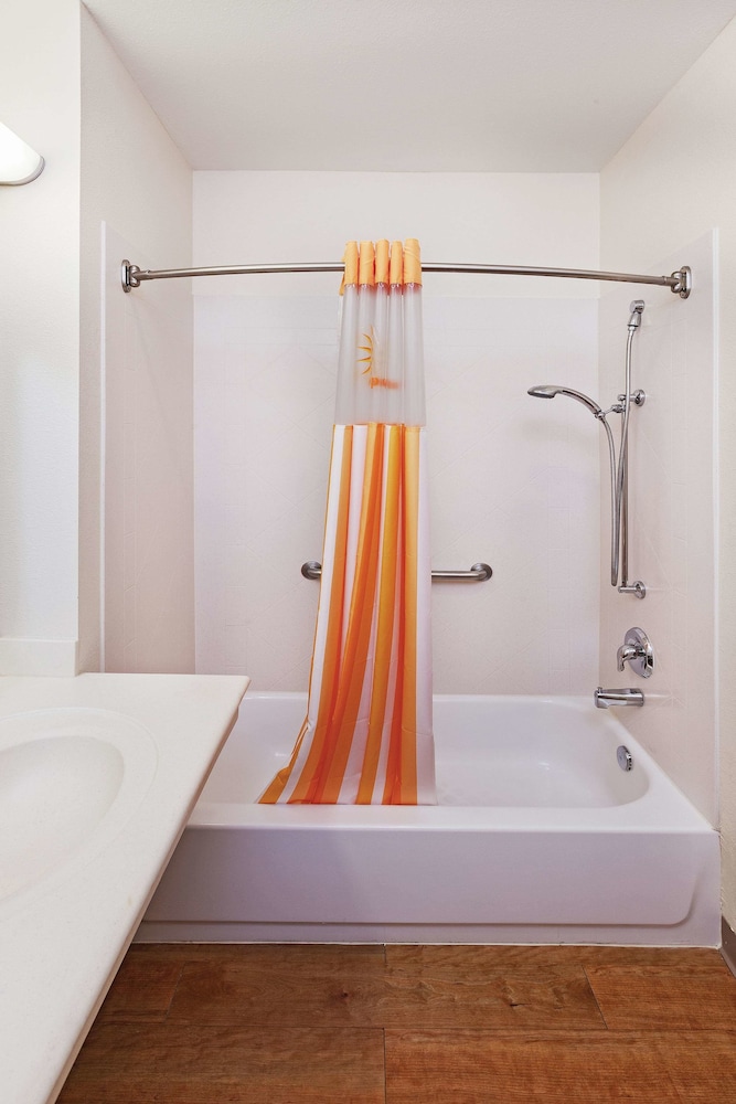 La Quinta Inn And Suites By Wyndham Columbus Tx 19/60