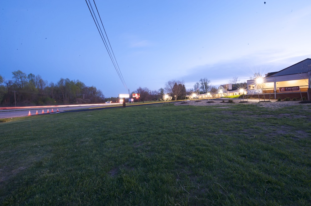Executive Inn And Suites 39/43
