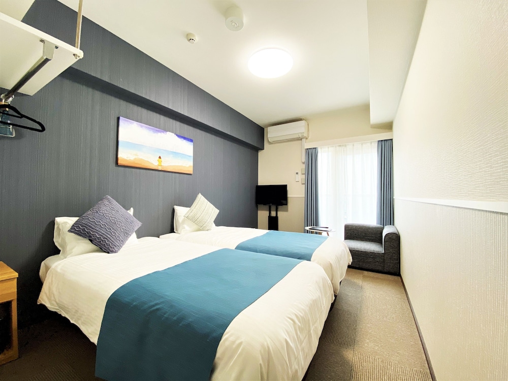ROMANTIC, TWIN BEDS, RIVER VIEW