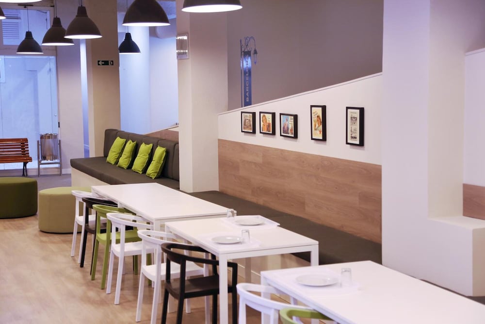 Hola Hostal Eixample 35/45