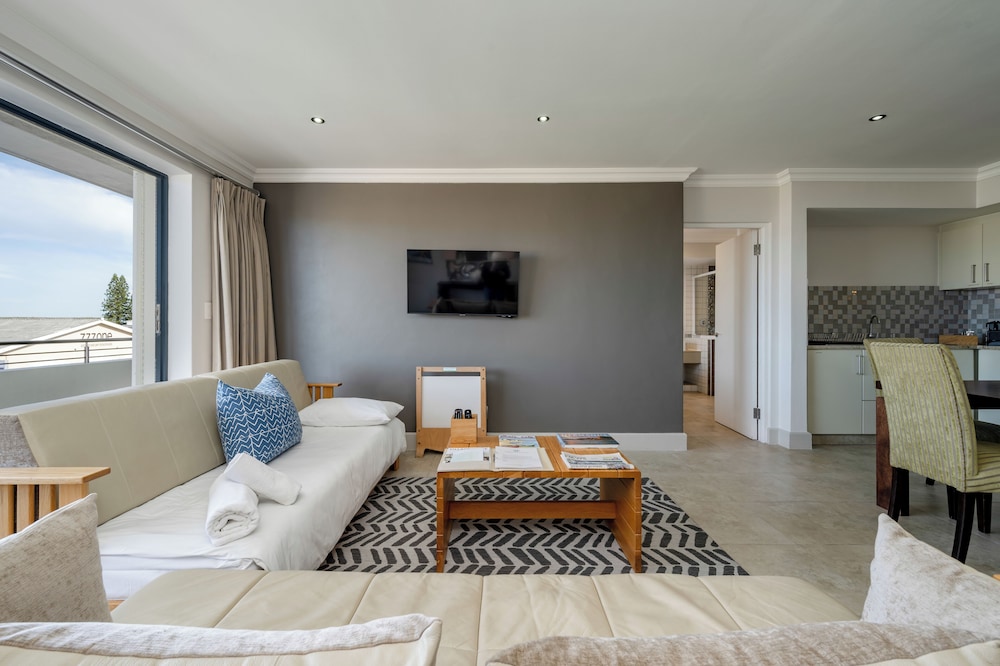 Village, Residence, Twin Beds, Harbour Square 6/10