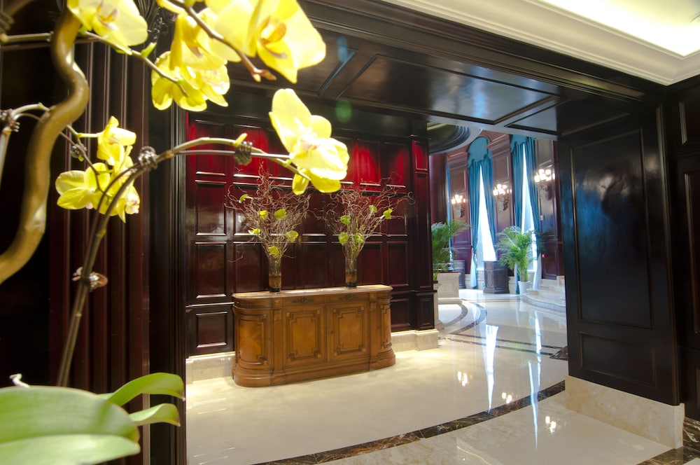Royal Grace Hotel 9/49