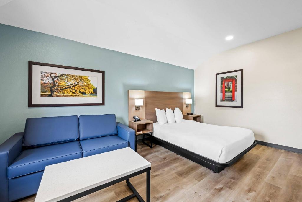 SUITE, QUEEN BED, ACCESSIBLE