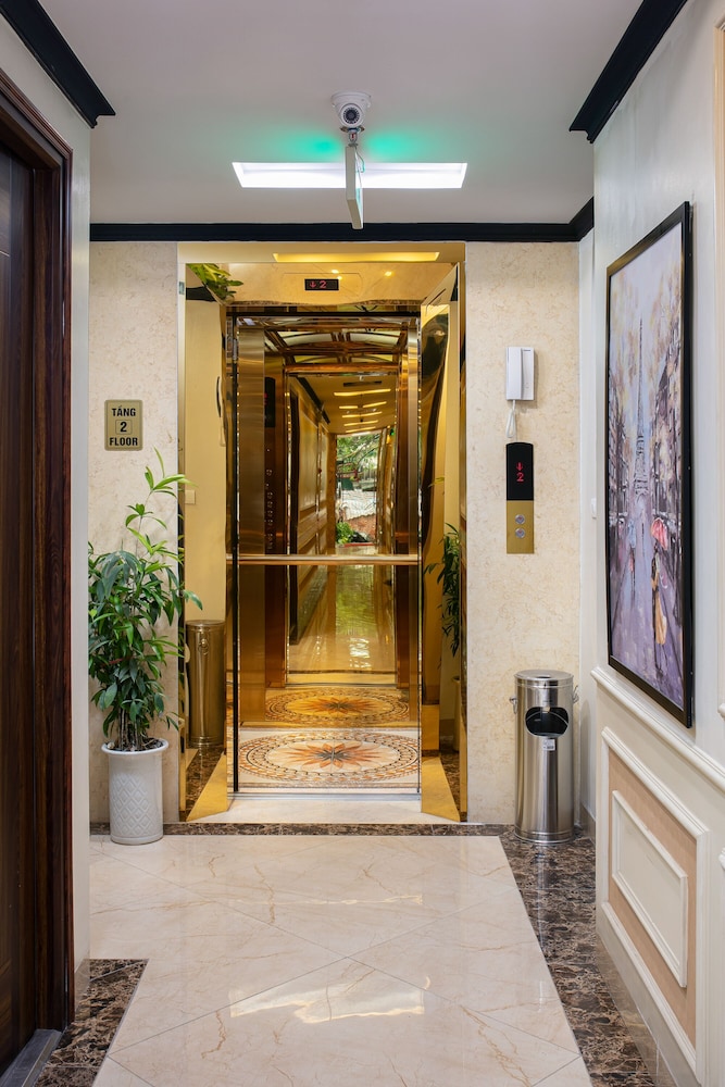 Mia Hotel 4/39