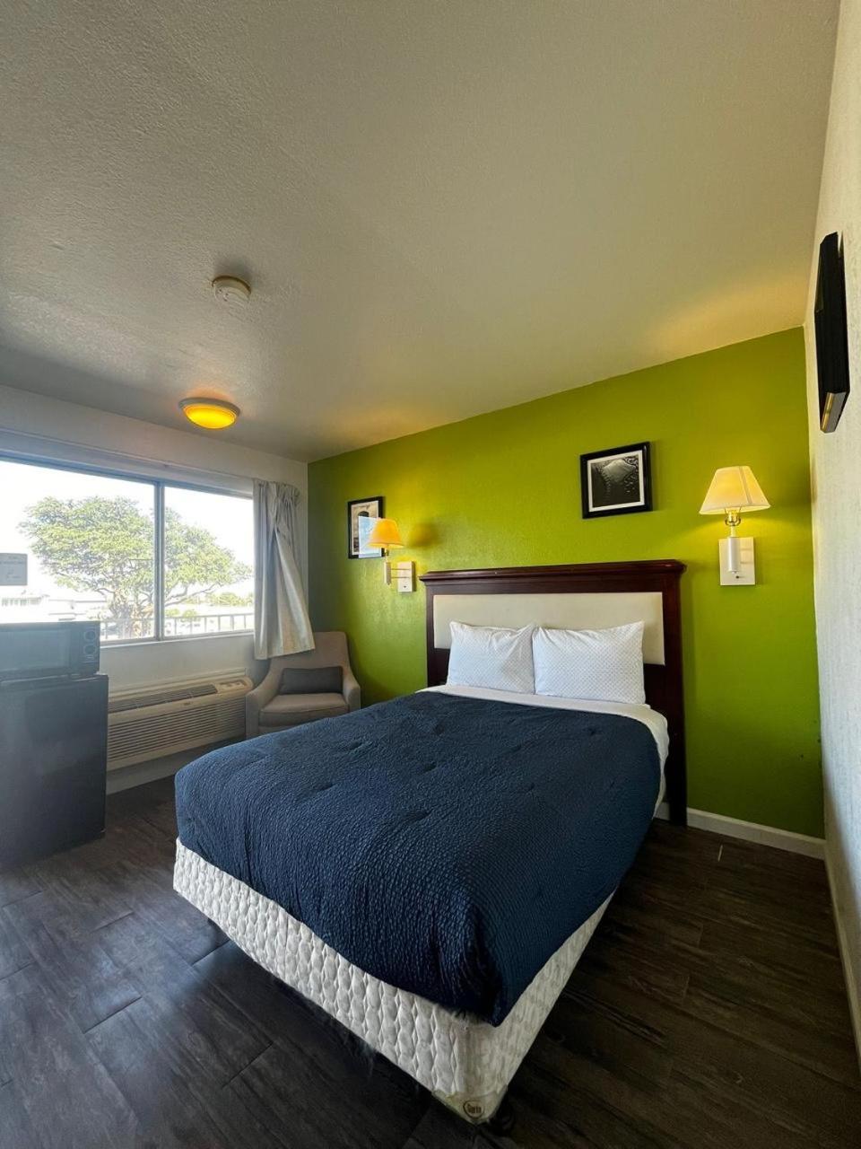 Parkside Inn by PHG - Sweetwater 8/20