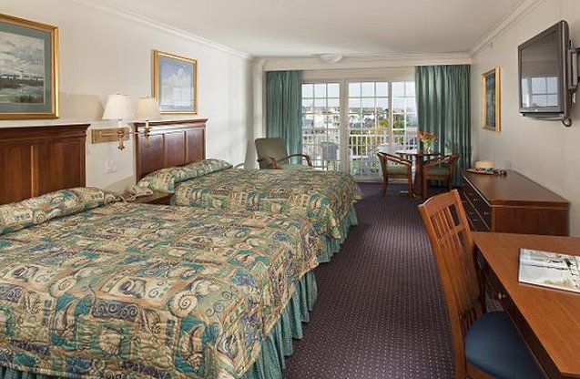 La Mer Beachfront Inn 13/38