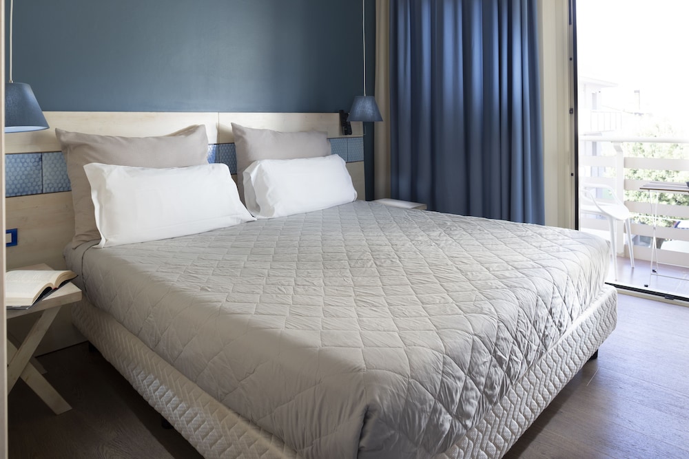 ROOM, DOUBLE BED, SEA VIEW, BALCONY