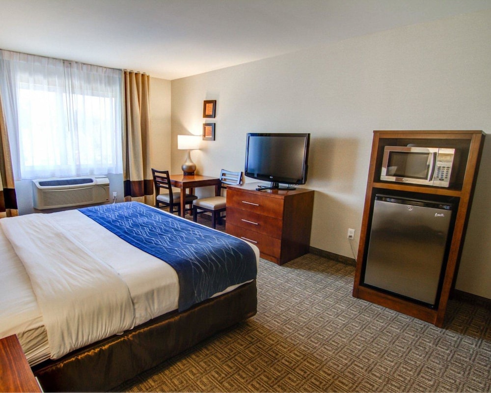 Comfort Inn & Suites Near Temecula Wine Country 12/30