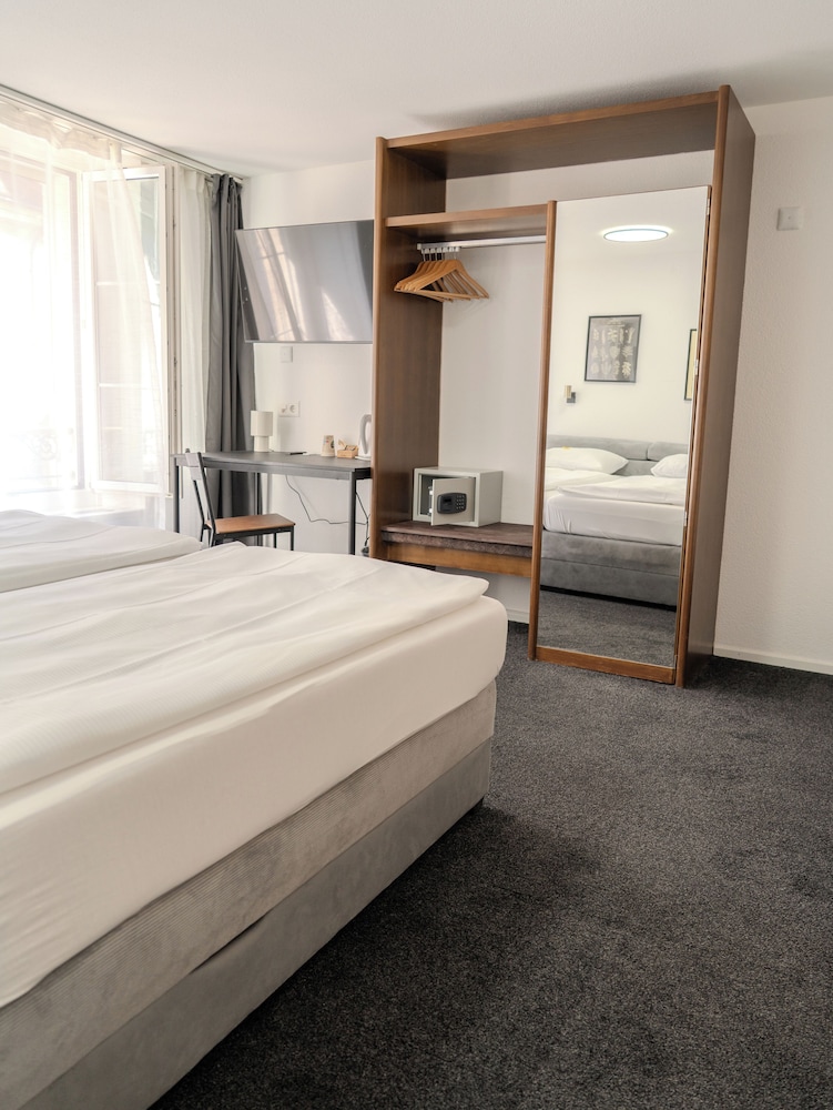 MINOTEL BASLERTOR SUMMER POOL 15/52