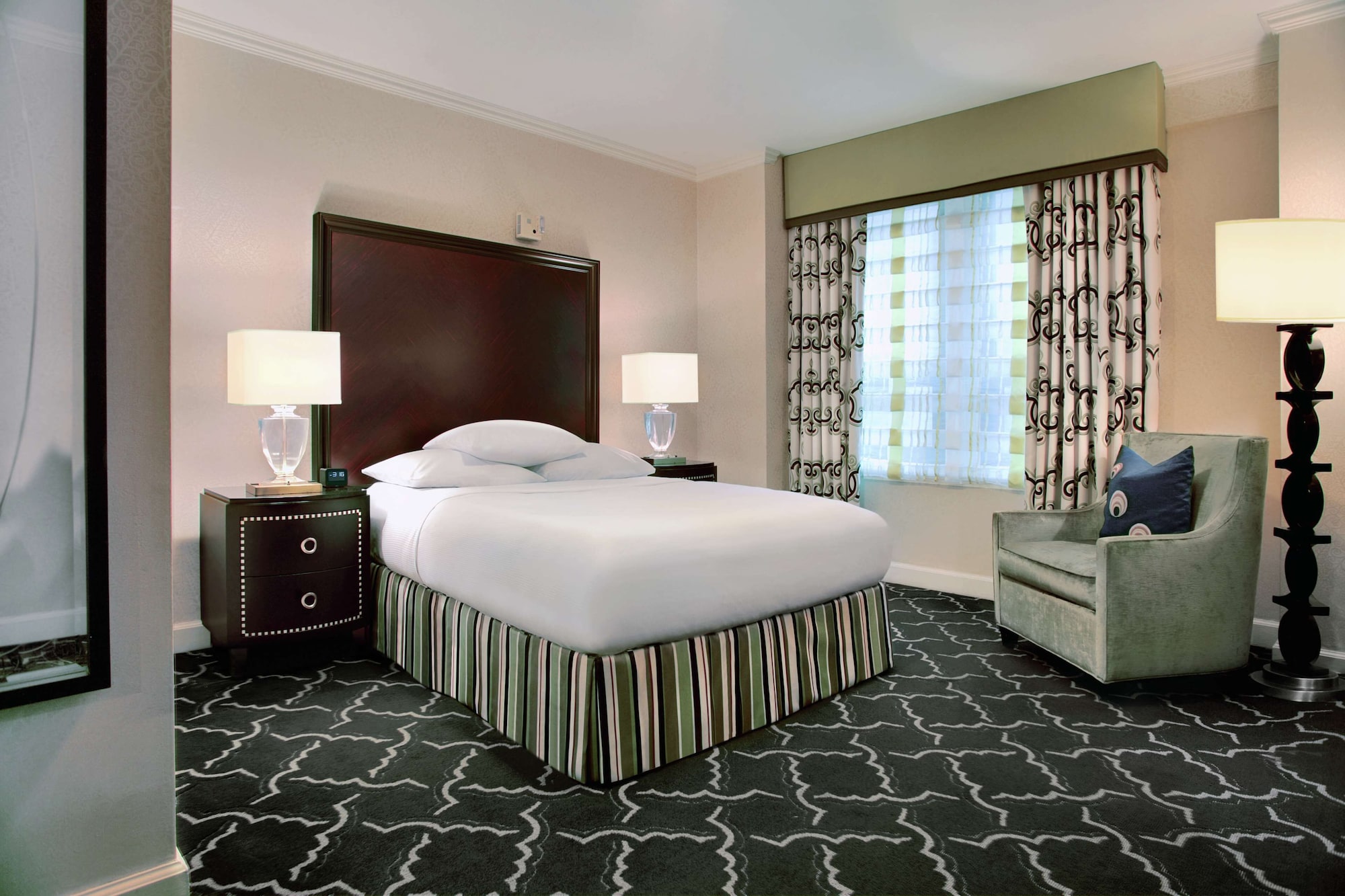 ROOM, DOUBLE BED