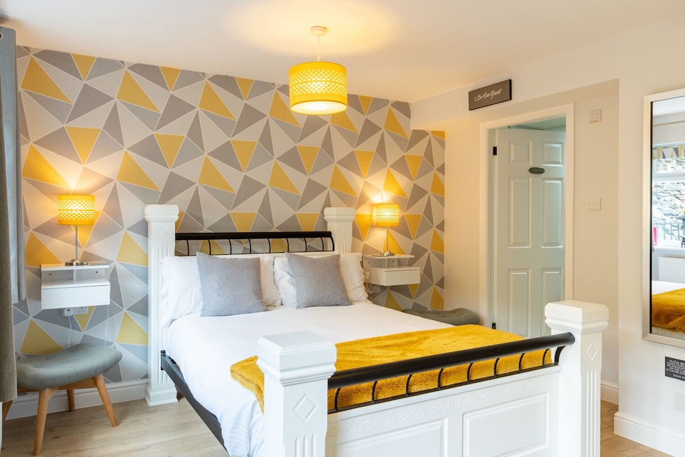 Number 80 Bed Then Breakfast 24/65