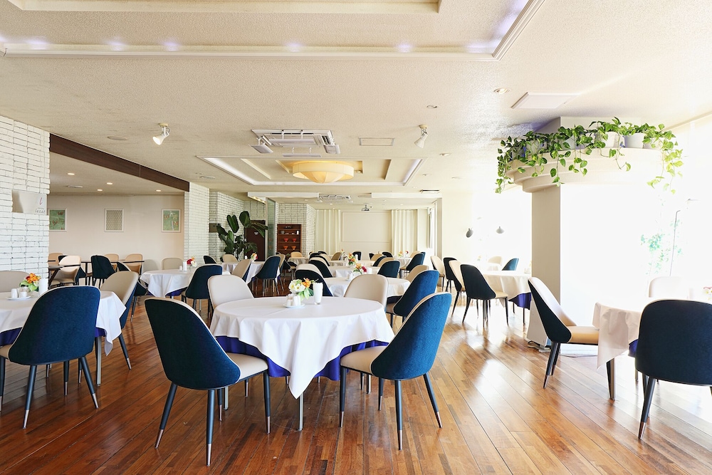 Sayan Terrace Hotel & Resort 44/48